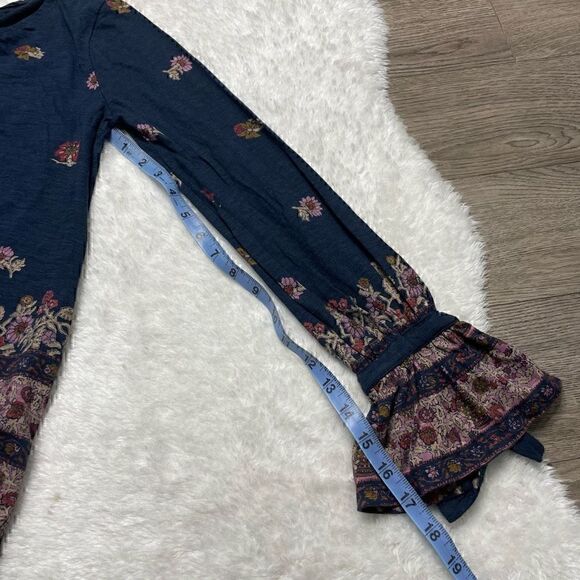 Lucky Brand Top Long Bell Sleeve Size XS Navy Blue Floral - Picture 9 of 9